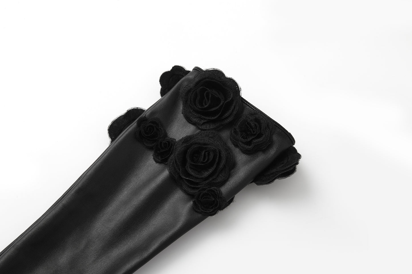 ordúdíordú | Gloves - Carved Leather Gloves