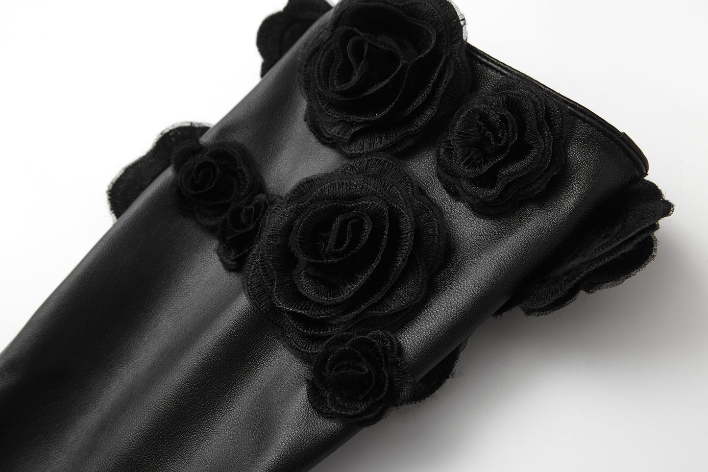 ordúdíordú | Gloves - Carved Leather Gloves