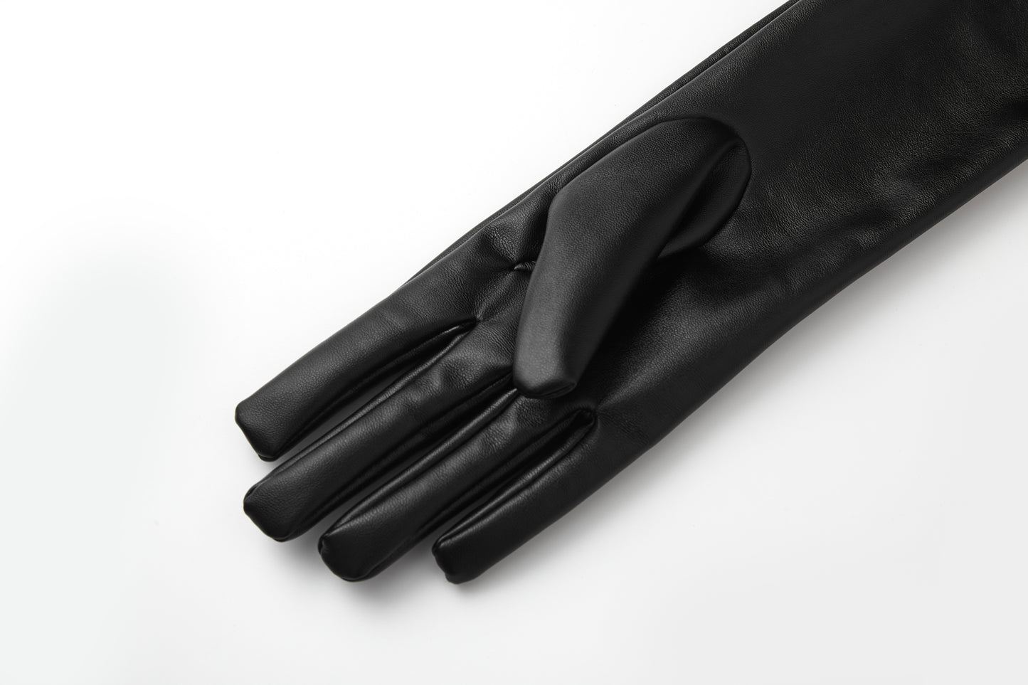 ordúdíordú | Gloves - Carved Leather Gloves