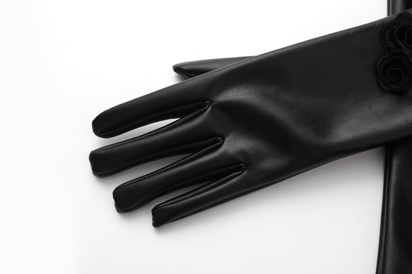 ordúdíordú | Gloves - Carved Leather Gloves