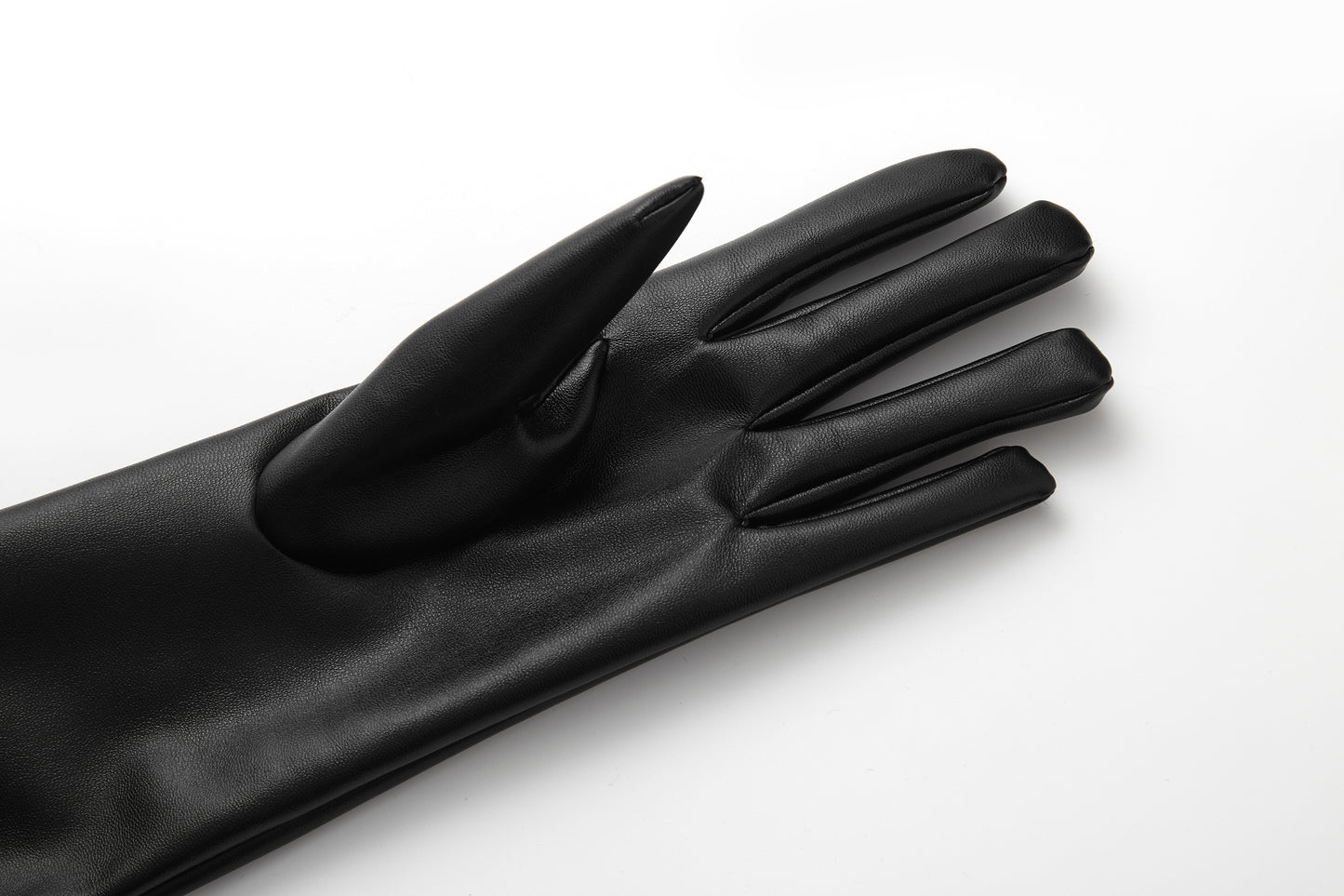 ordúdíordú | Gloves - Carved Leather Gloves