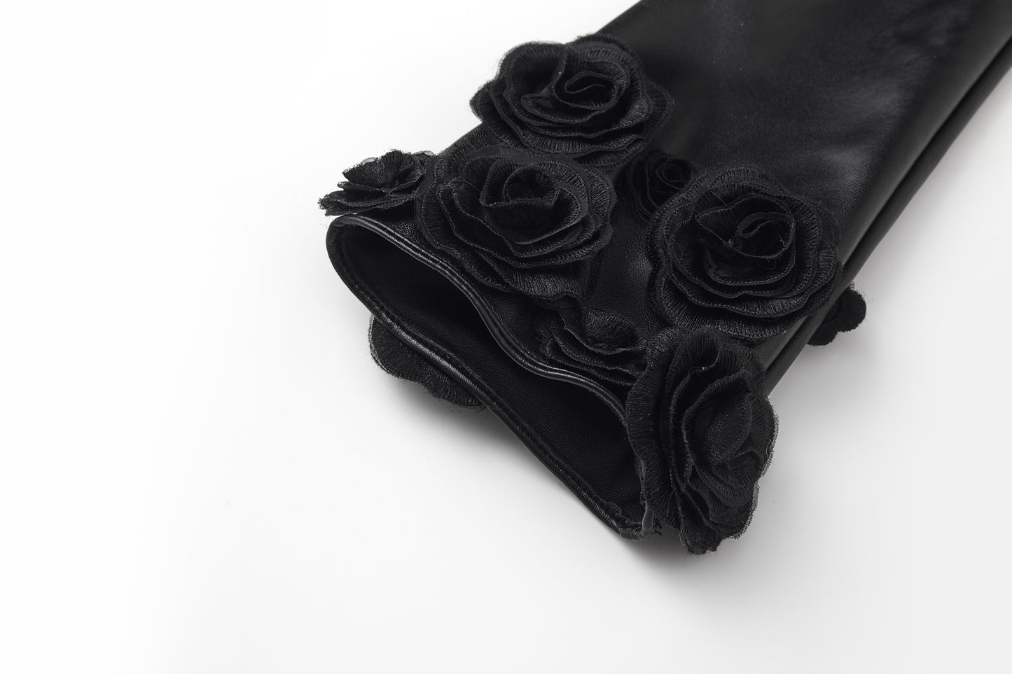 ordúdíordú | Gloves - Carved Leather Gloves