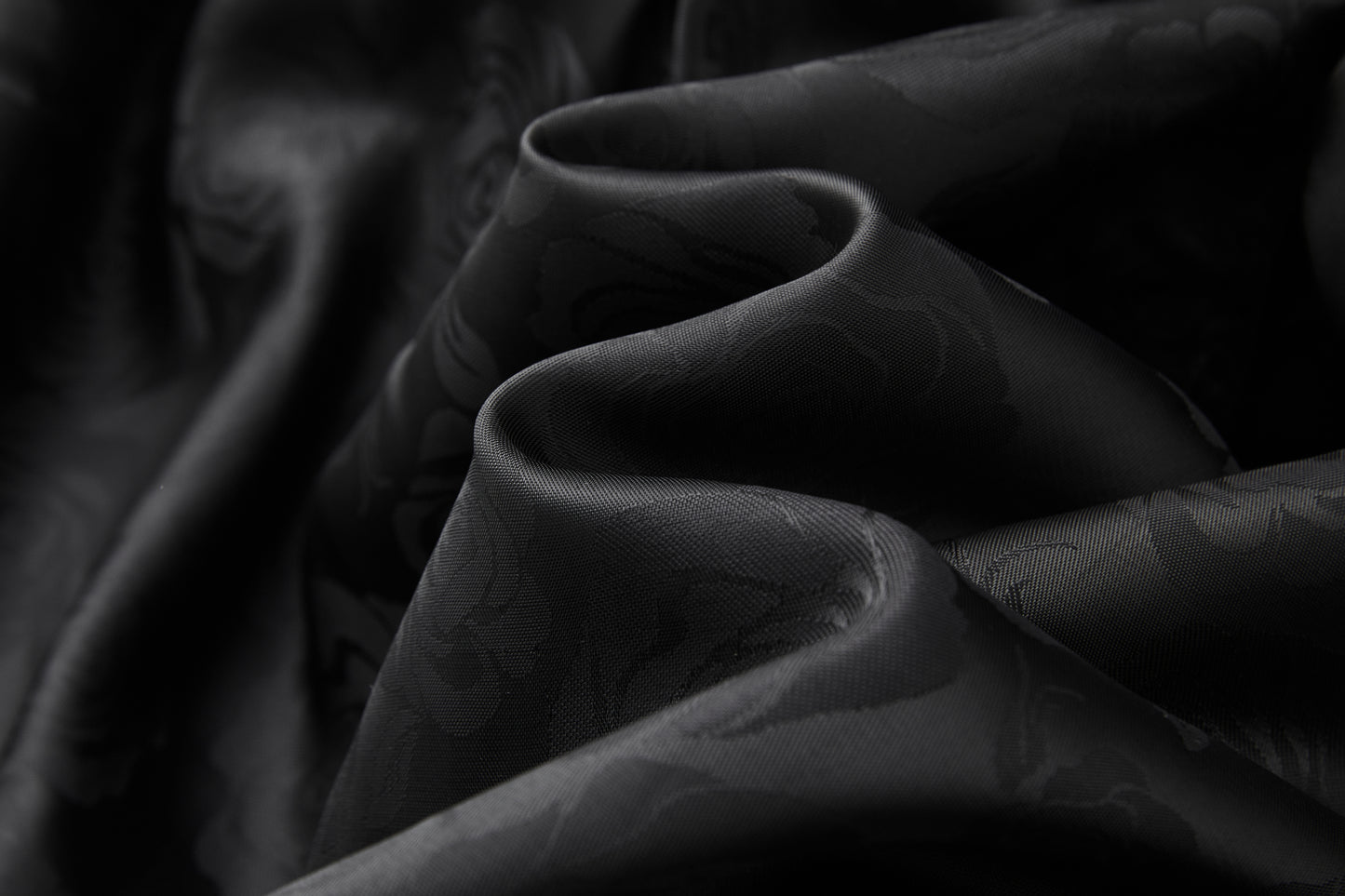 ordúdíordú | Top - Short Shawl with Black Roses