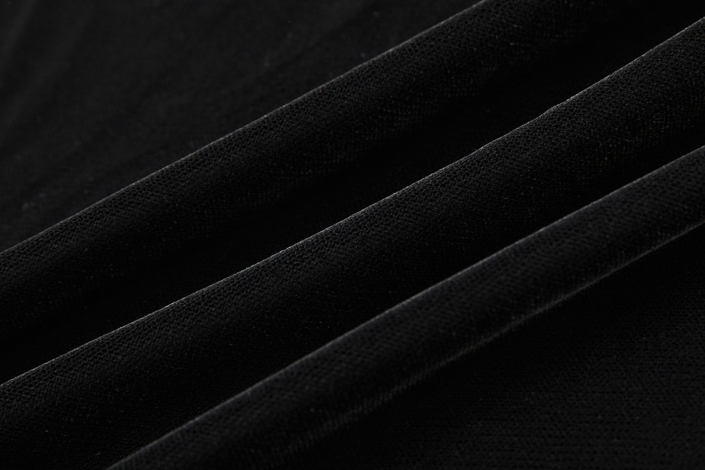 ordúdíordú | Top - Short Shawl with Black Roses