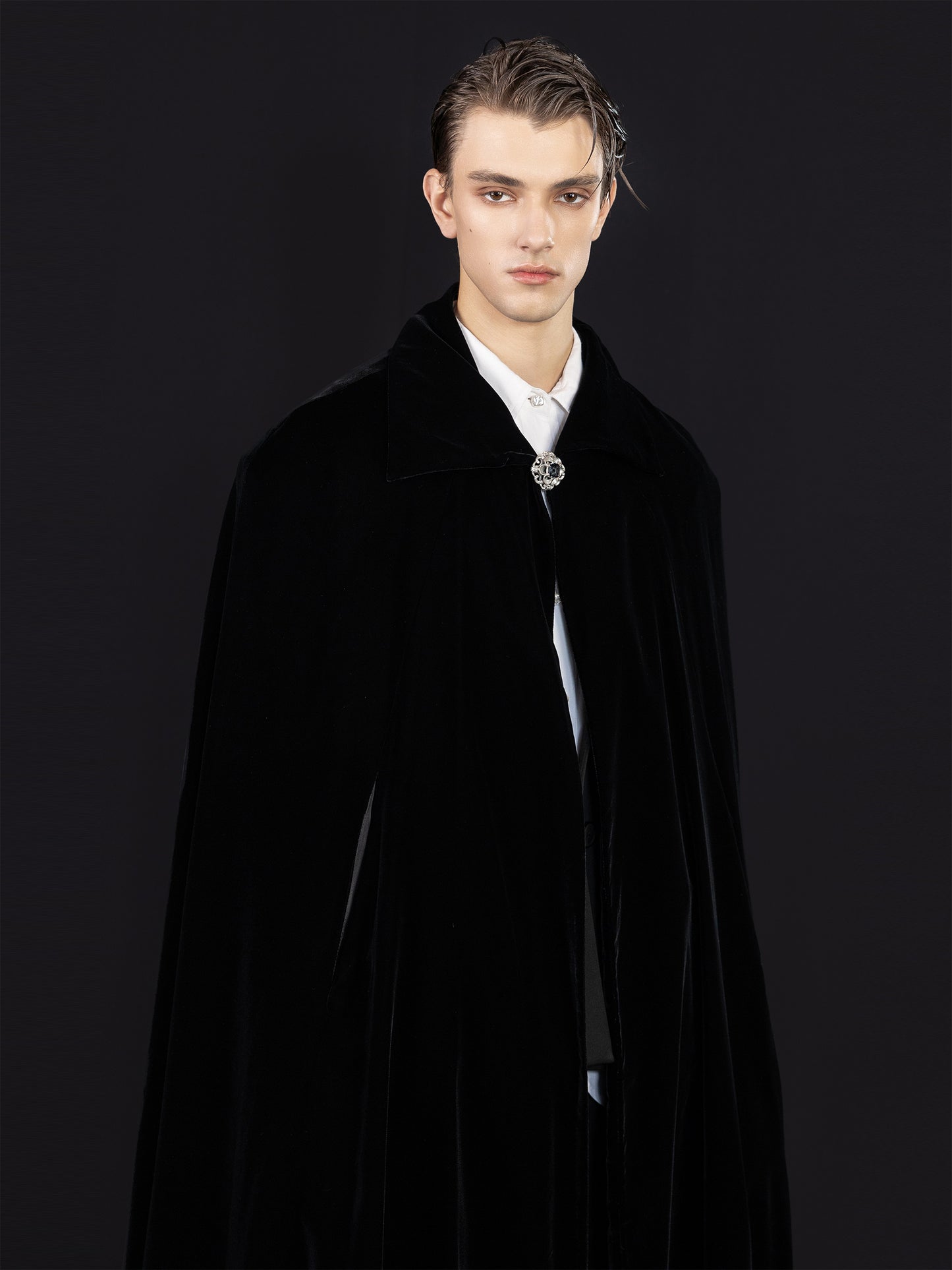ordúdíordú | Cape - Black Velvet Cape