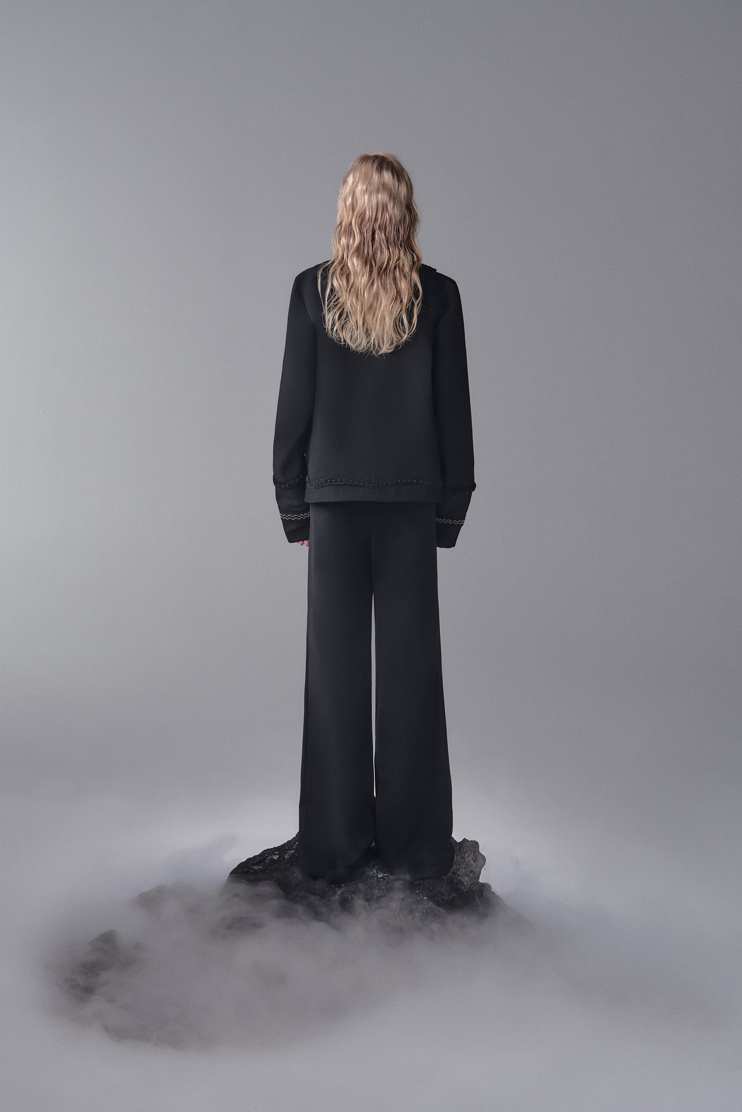 ordúdíordú | Coat - Collarless Lace Coat with  Buckles