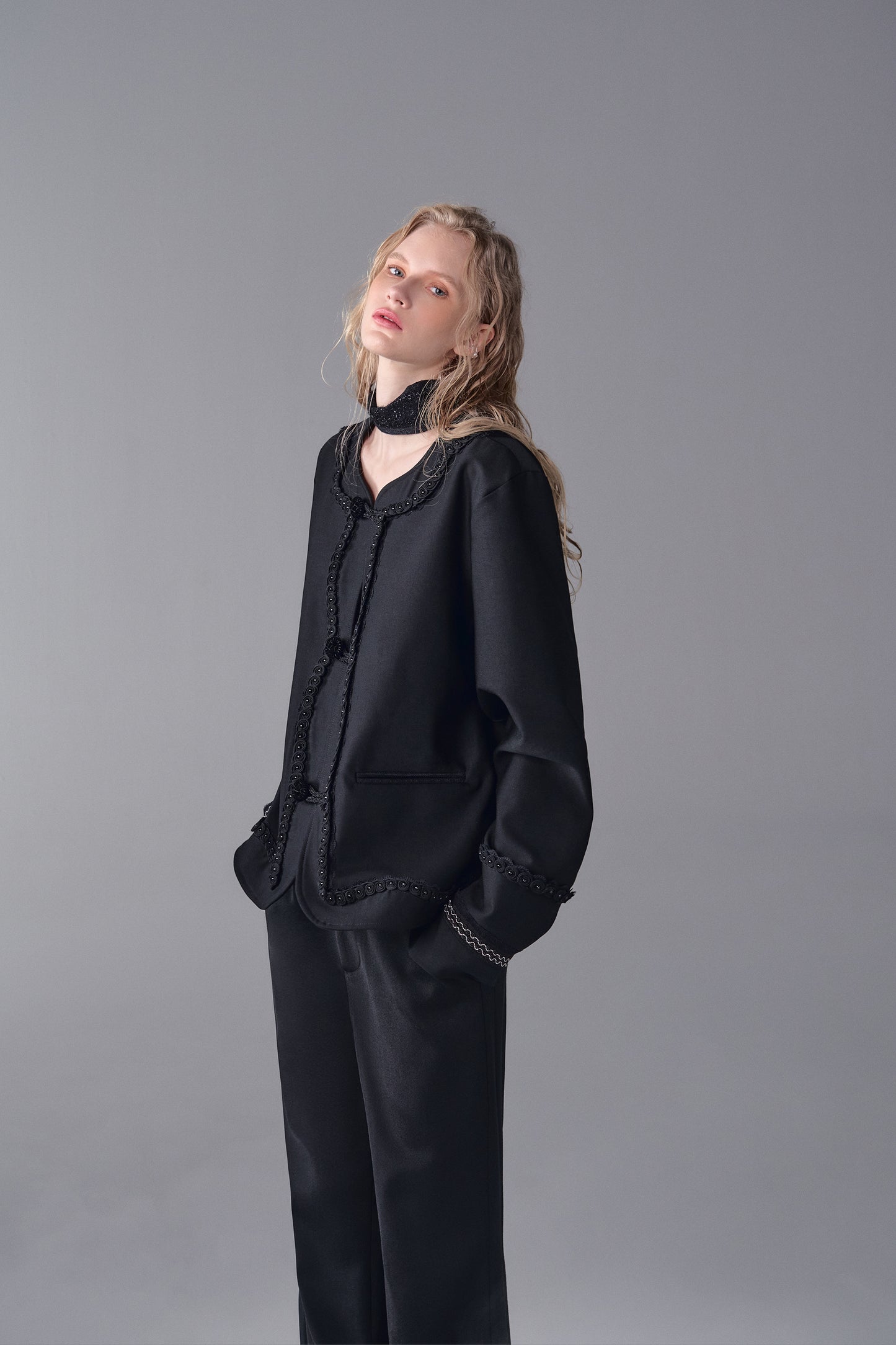 ordúdíordú | Coat - Collarless Lace Coat with  Buckles