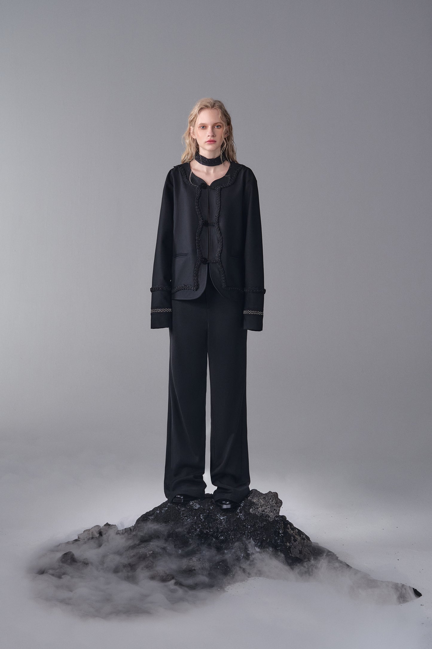 ordúdíordú | Coat - Collarless Lace Coat with  Buckles