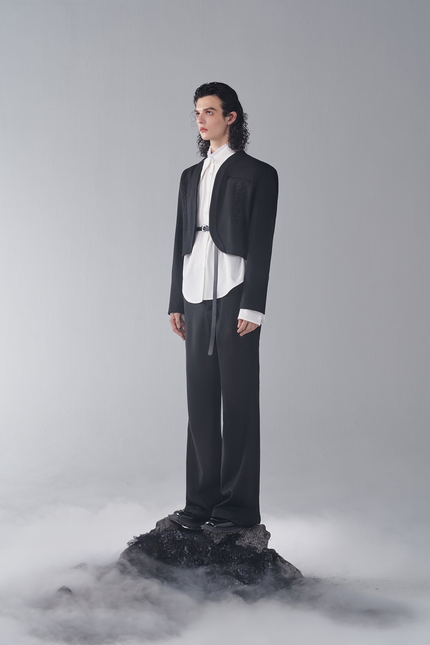 ordúdíordú | Coat - Curved Front Lace Jacket