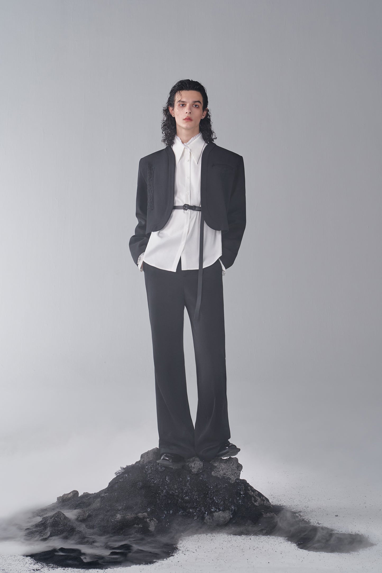 ordúdíordú | Coat - Curved Front Lace Jacket