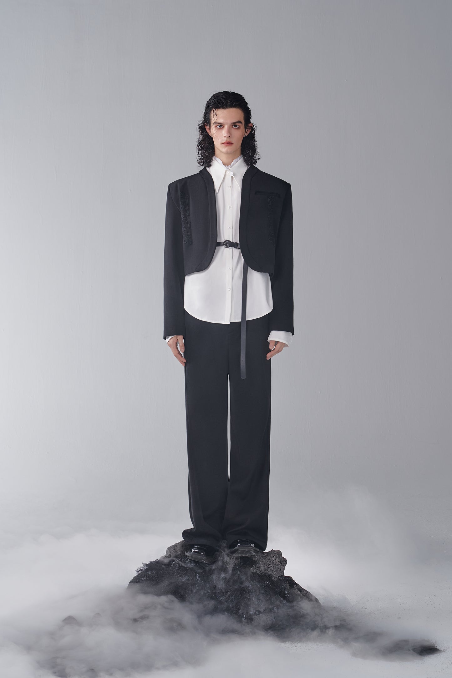 ordúdíordú | Coat - Curved Front Lace Jacket