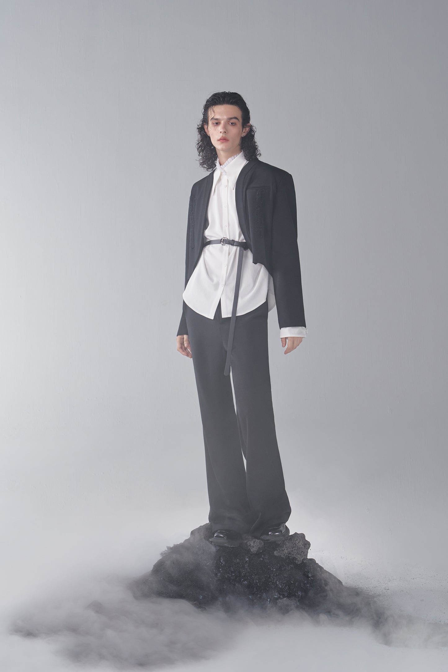 ordúdíordú | Coat - Curved Front Lace Jacket