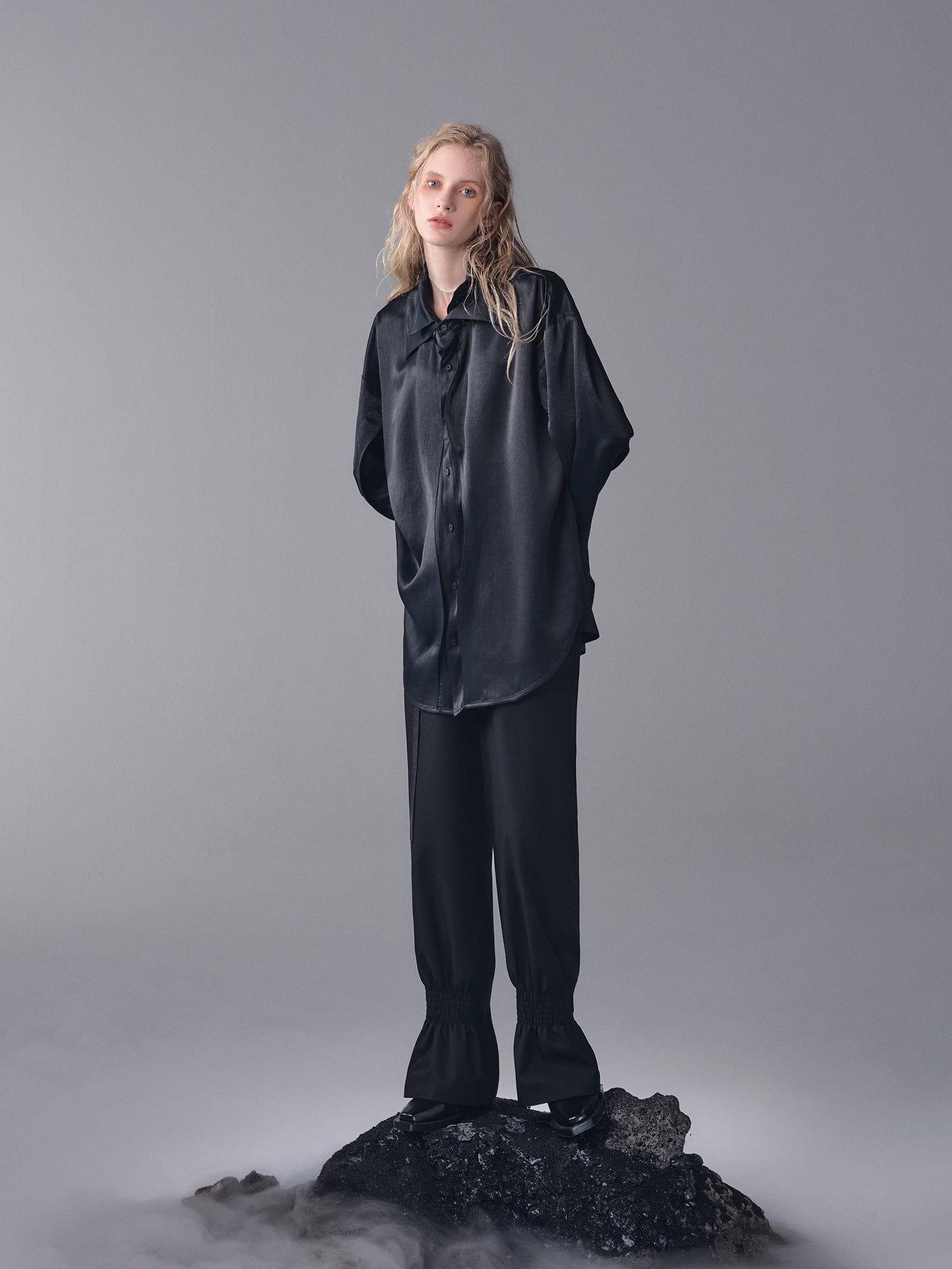 ordúdíordú | Shirt - Double Curved Front Black Shirt