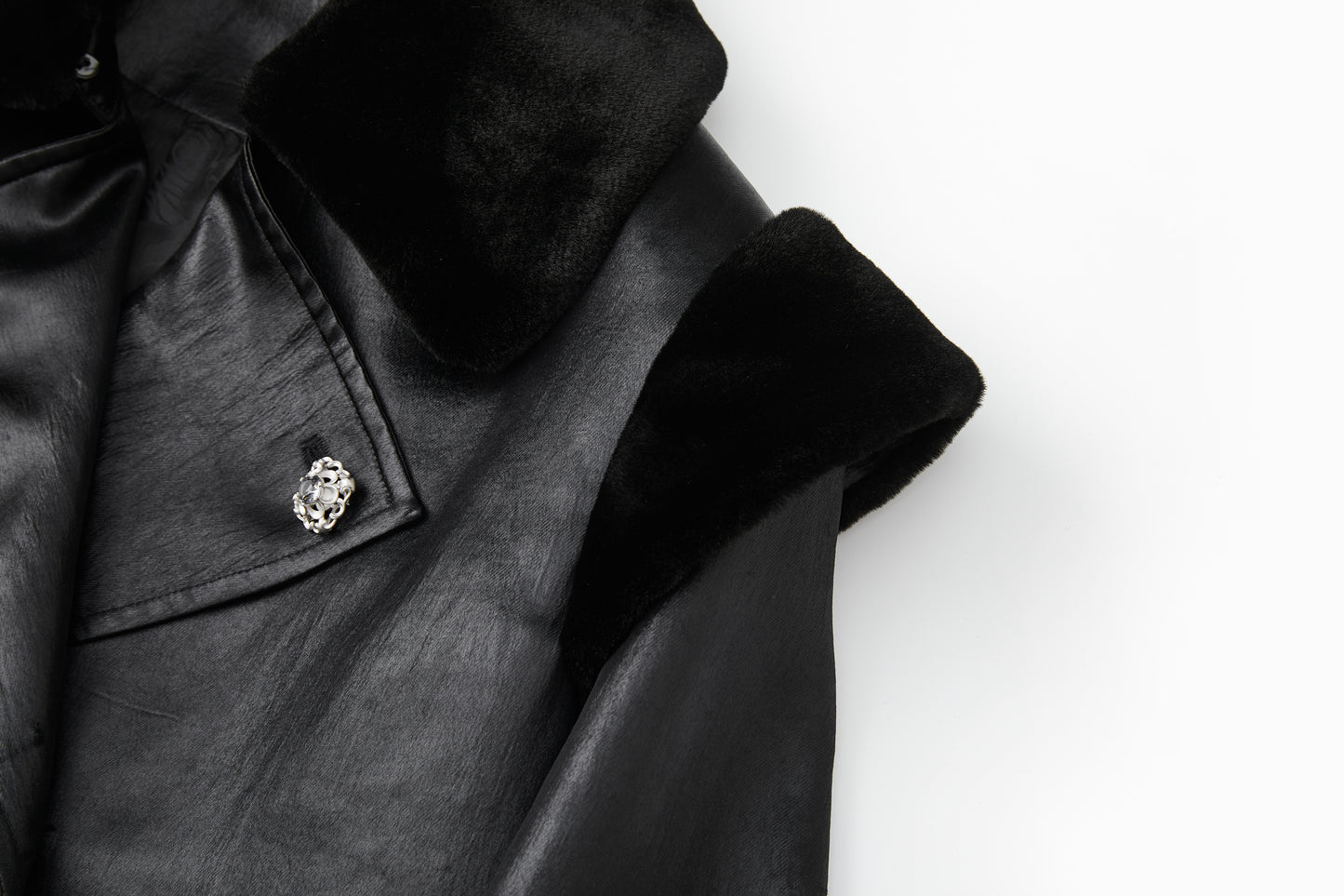 ordúdíordú | Accessory - Glossy Imitation Fur Coat