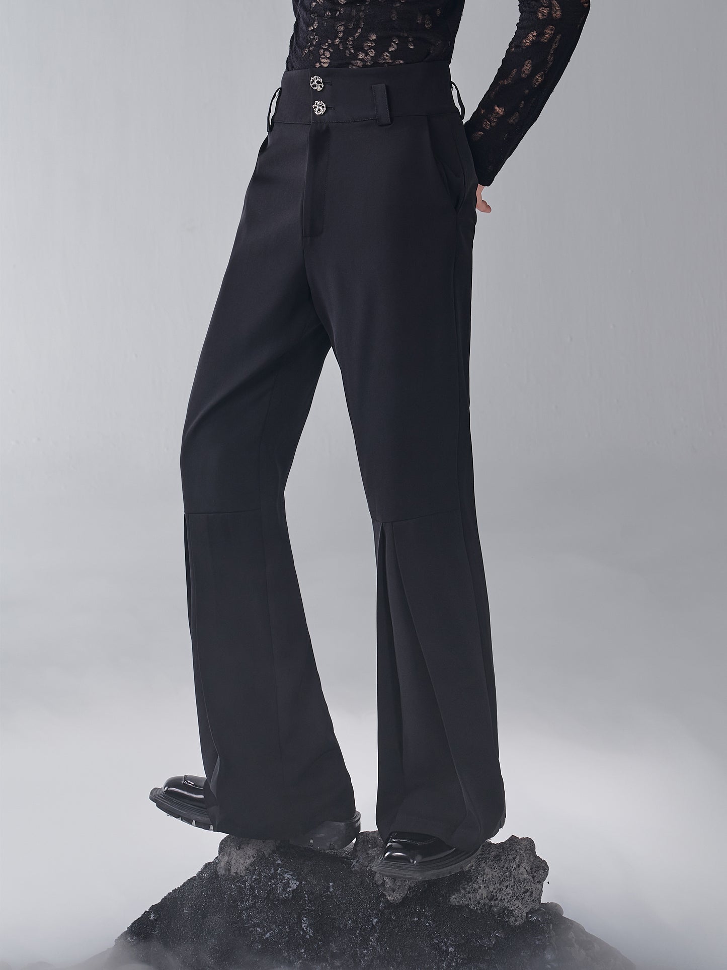 ordúdíordú | Trousers - High-waisted Double-button Box Pleated Pants