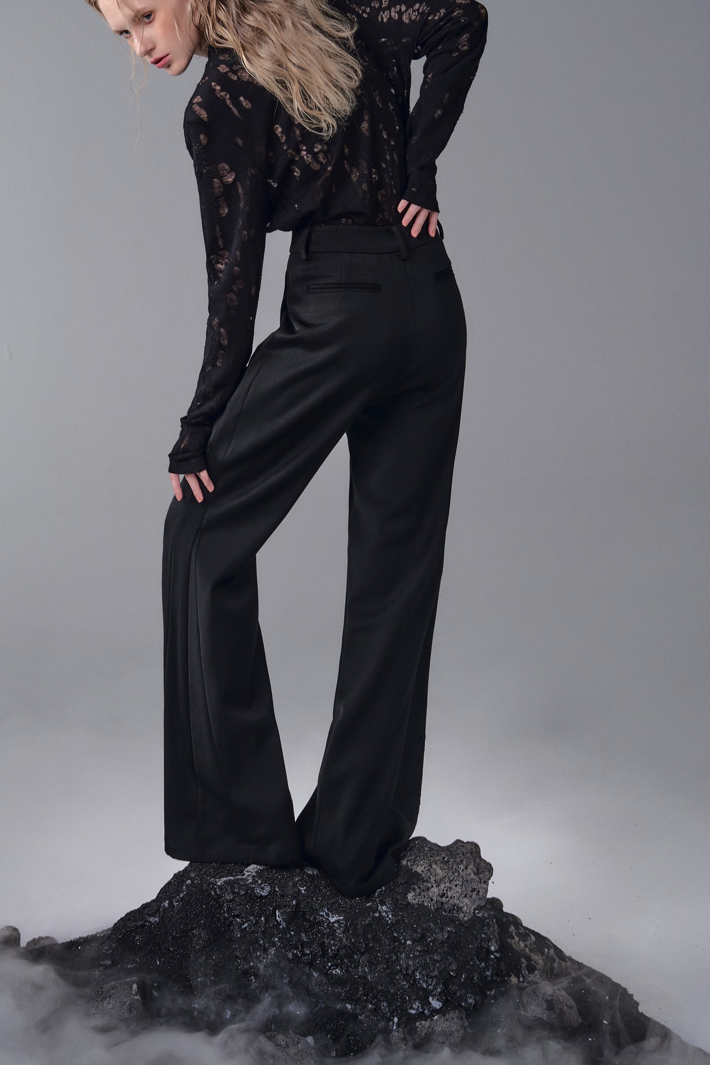 ordúdíordú | Trousers - Loose-cut Embroidered Bell-bottomed Trousers
