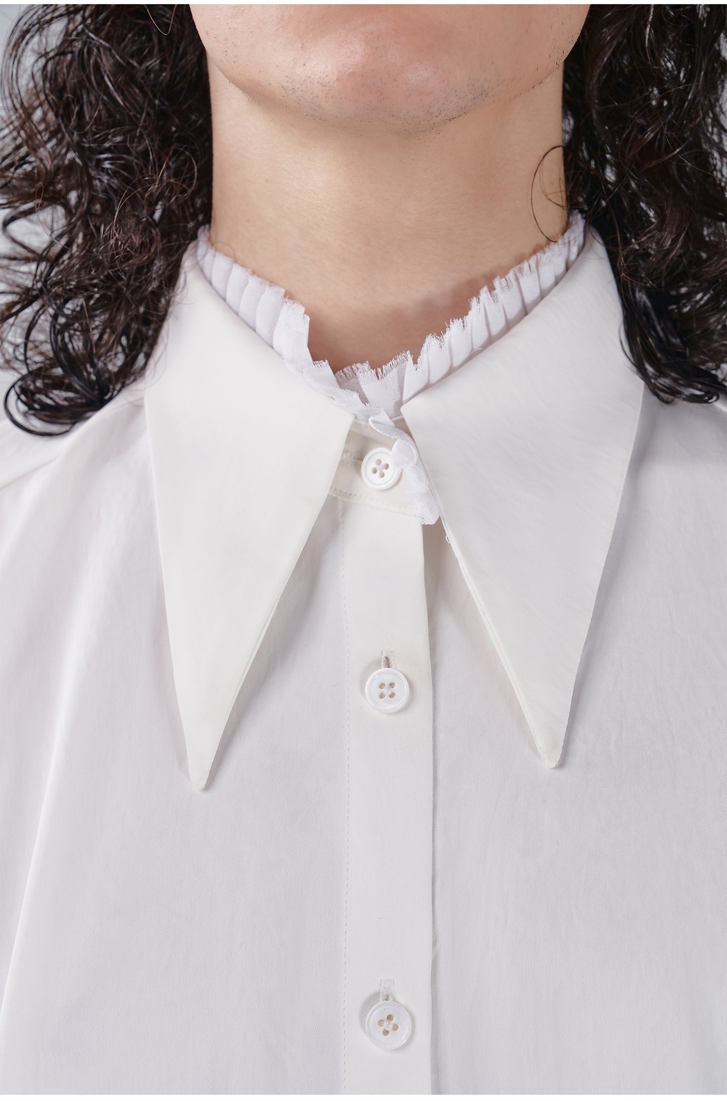 ordúdíordú | Shirt - White Shirt with Short Ruffled Collar and Lace