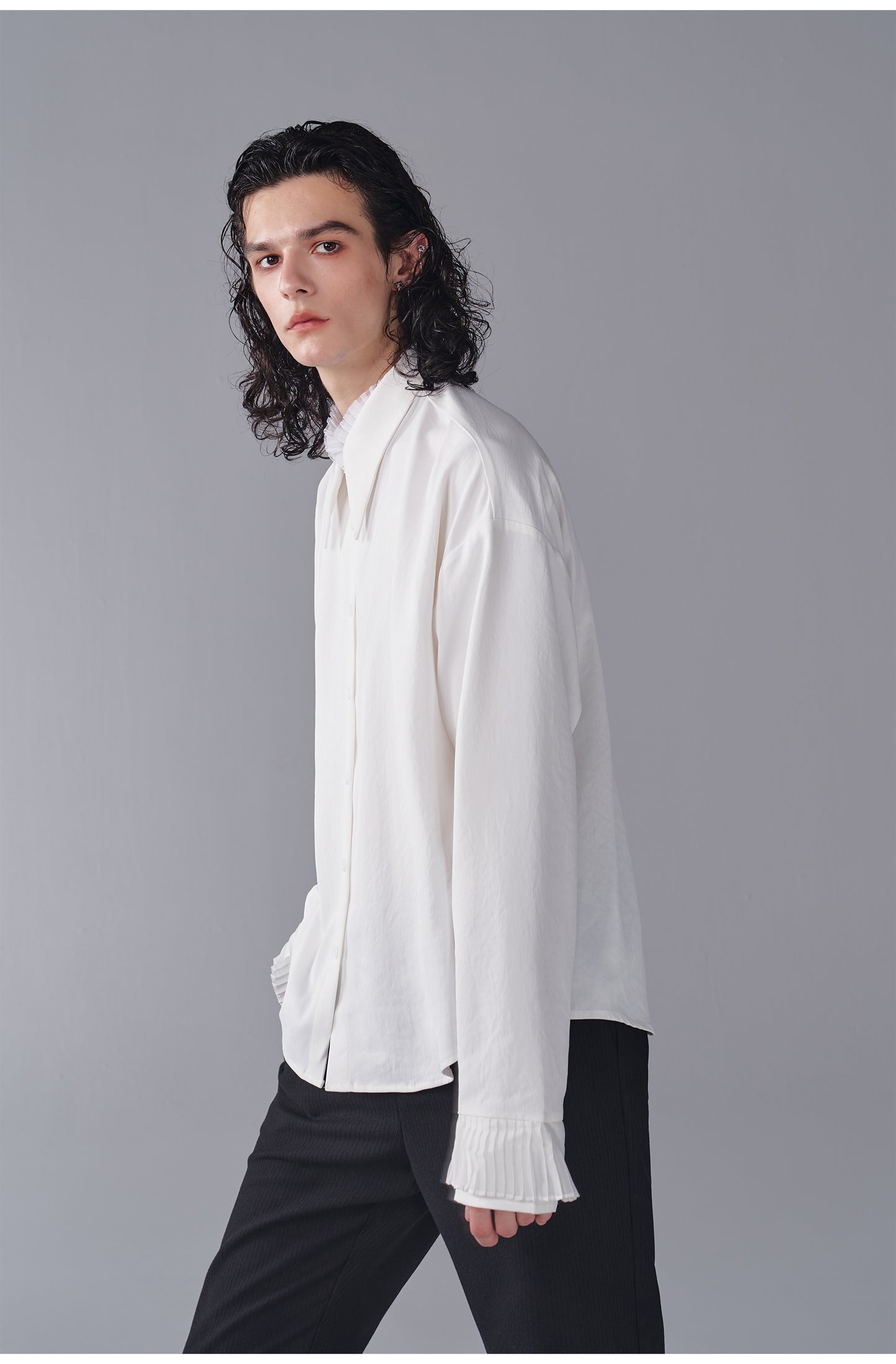 ordúdíordú | Shirt - White Shirt with Short Ruffled Collar and Lace