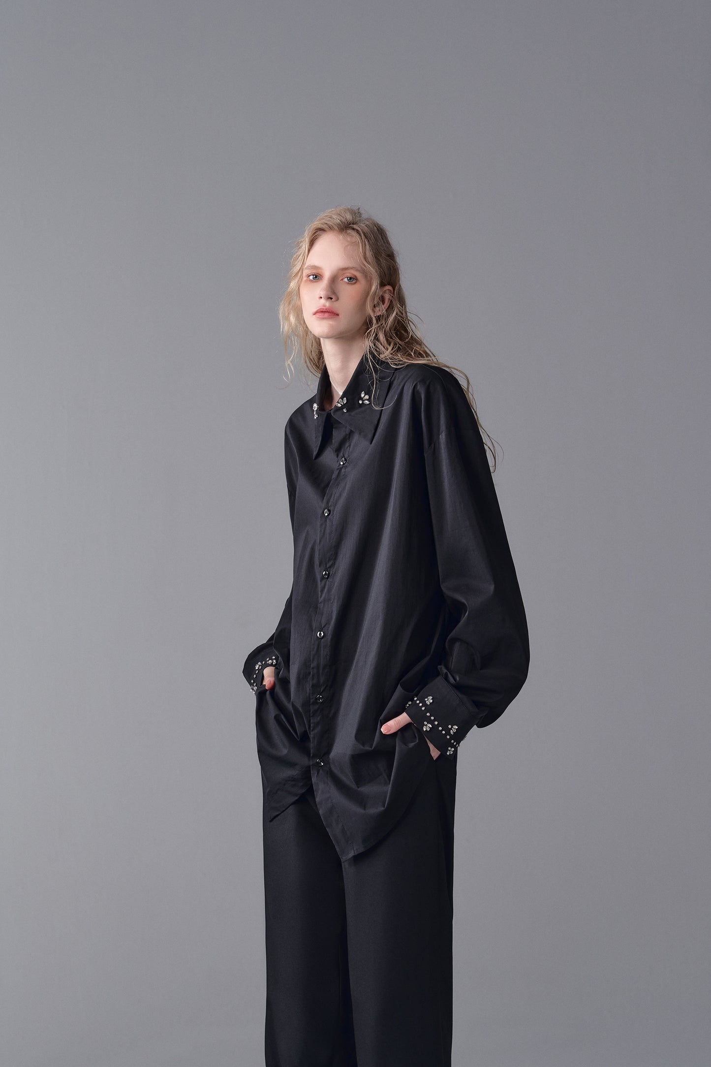 ordúdíordú | Shirt - Wide Textured Black Shirt with Sparkling Diamonds